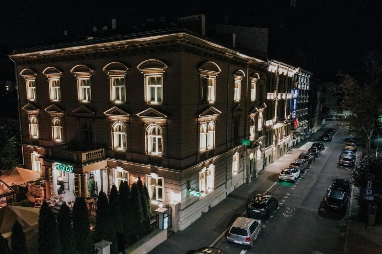 Garden Palace Красков Екстериор снимка